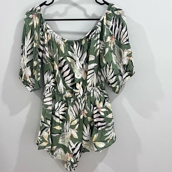 MinkPink shady fronds off shoulder romper Playsuit with pockets size medium - Picture 10 of 10